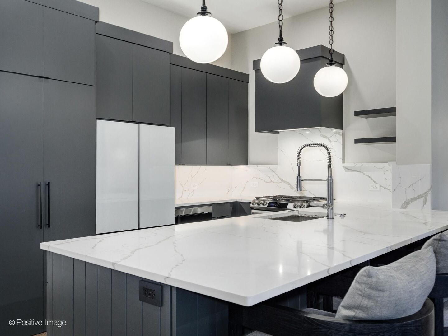 333 W HUBBARD Street Unit: 904