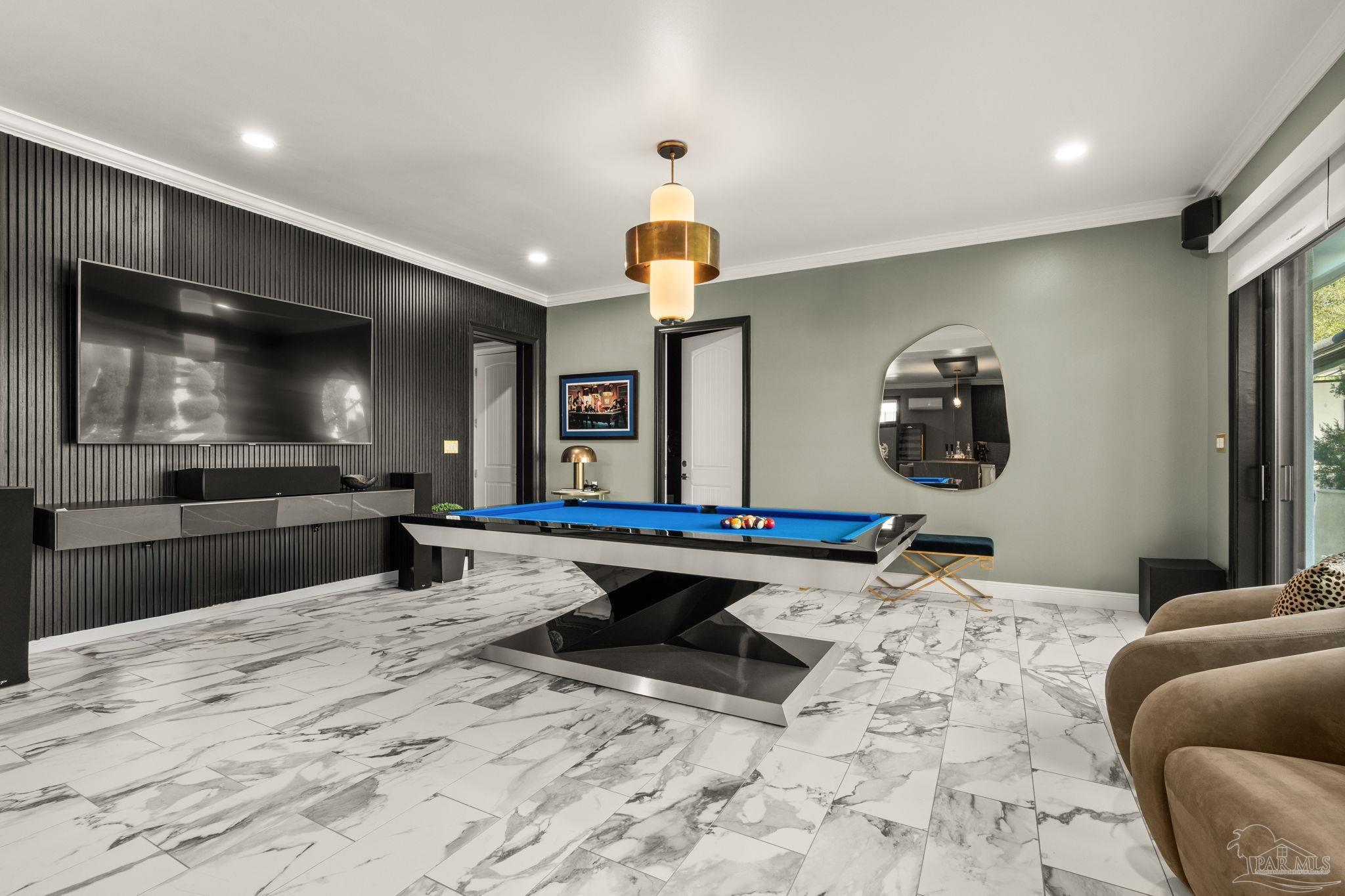 3348 Edgewater Dr