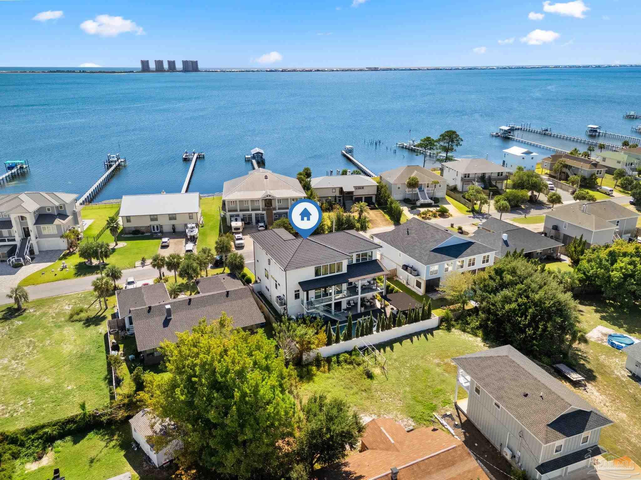 3348 Edgewater Dr
