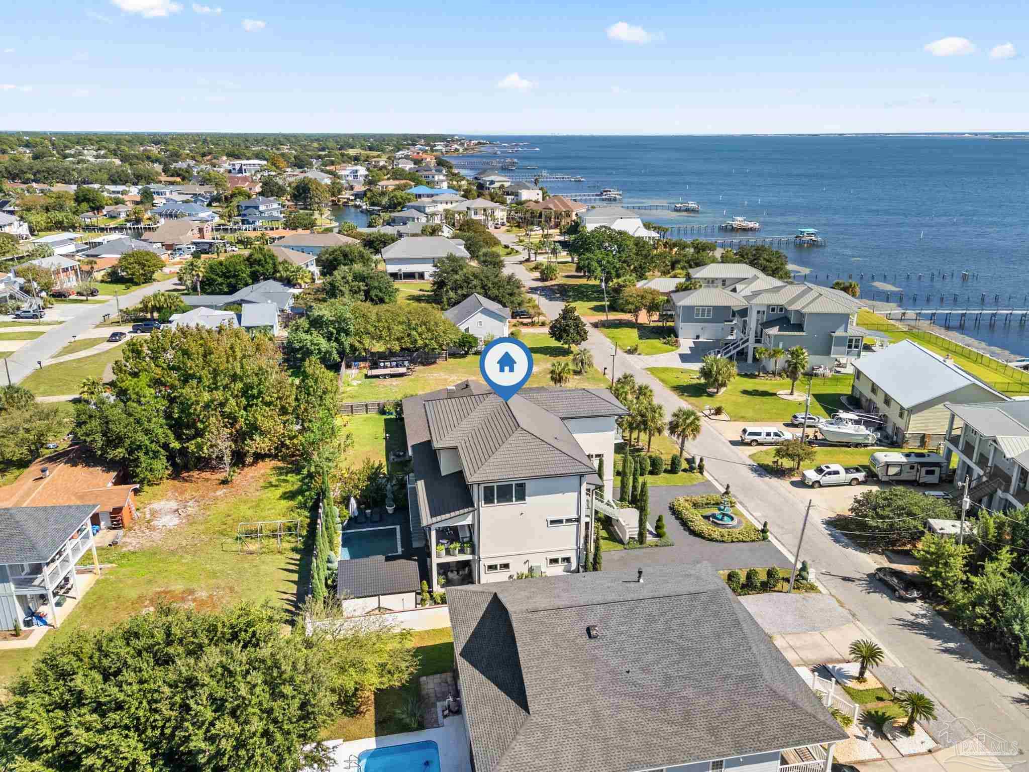 3348 Edgewater Dr