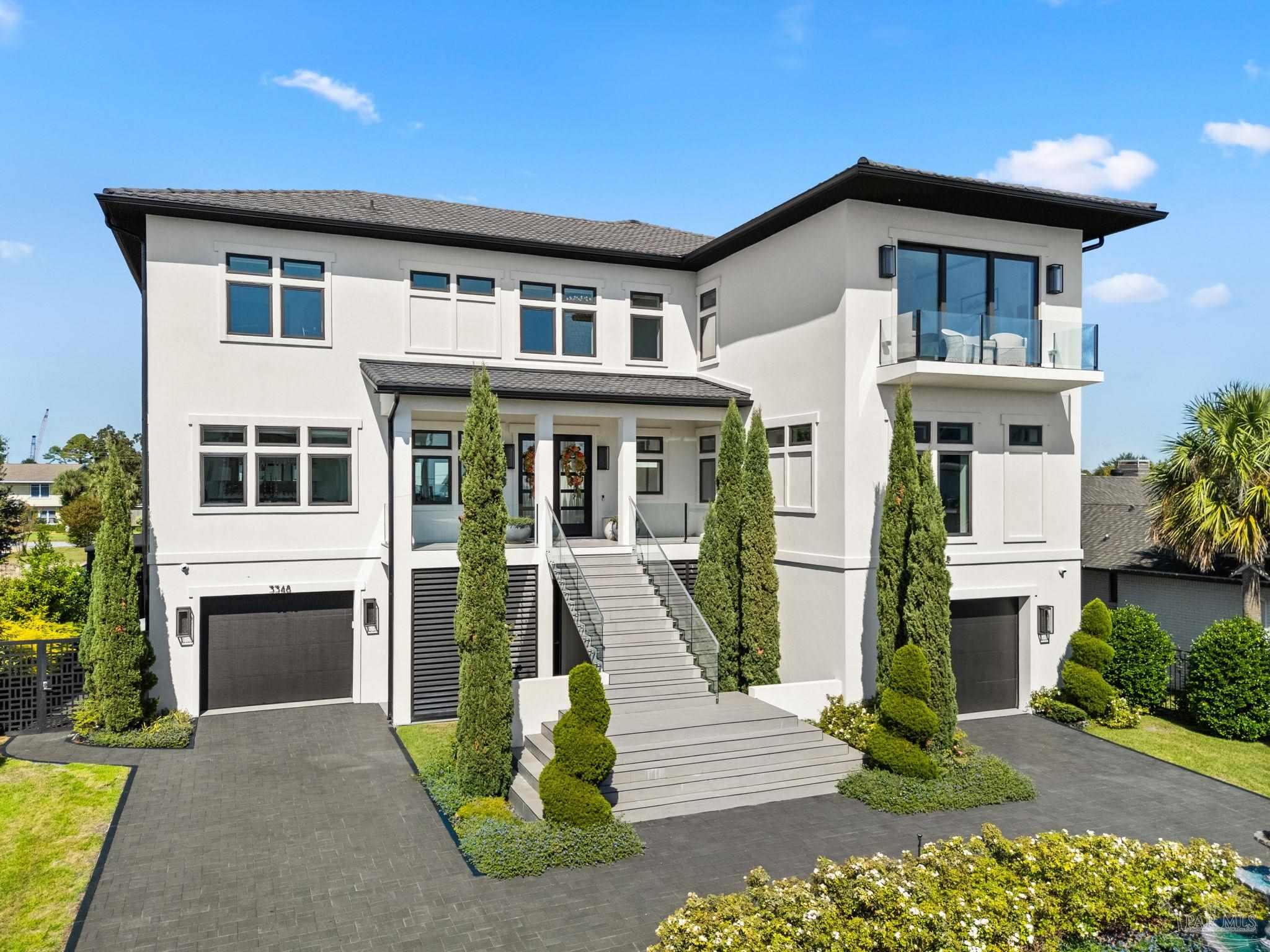 3348 Edgewater Dr