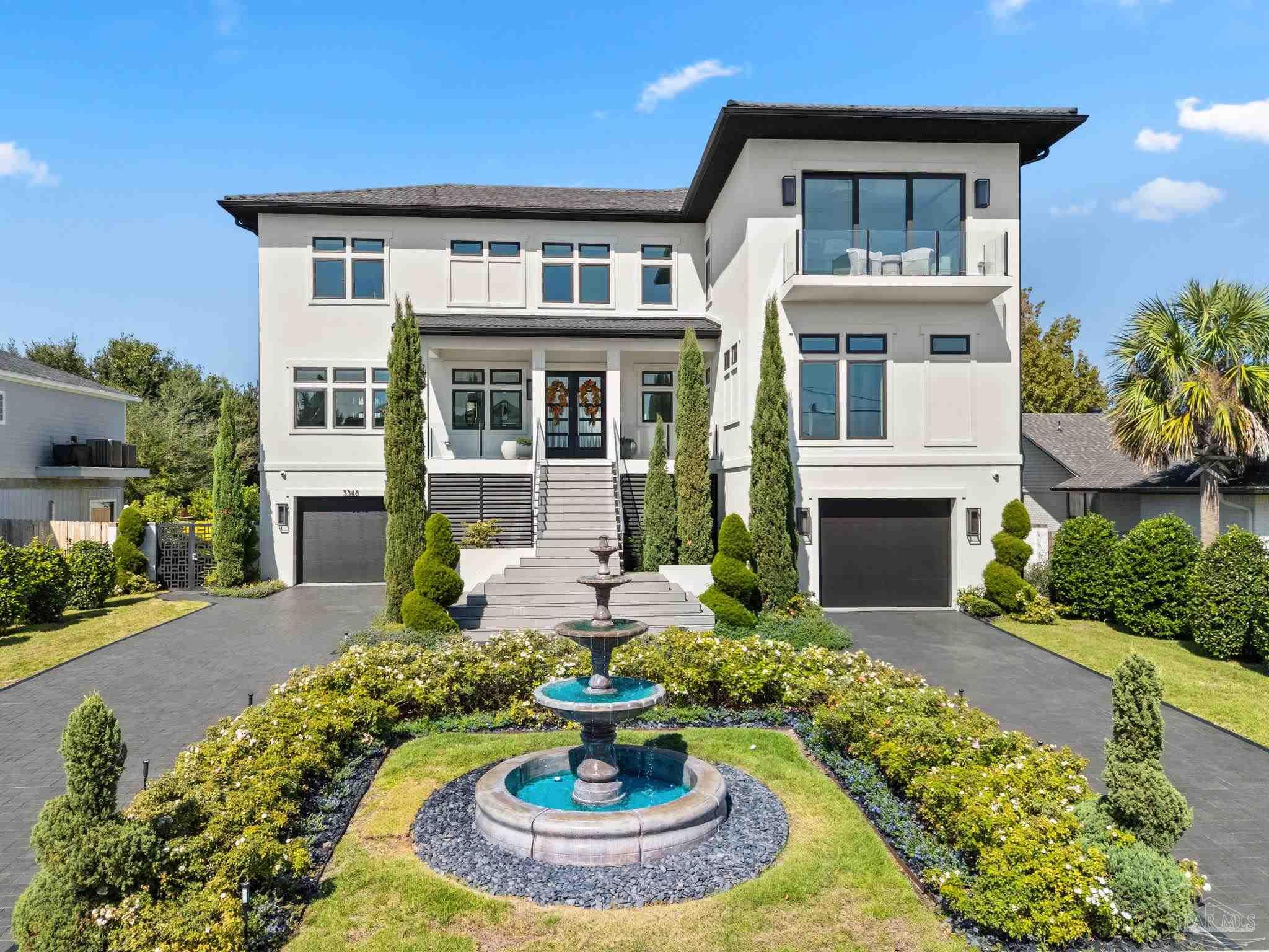 3348 Edgewater Dr