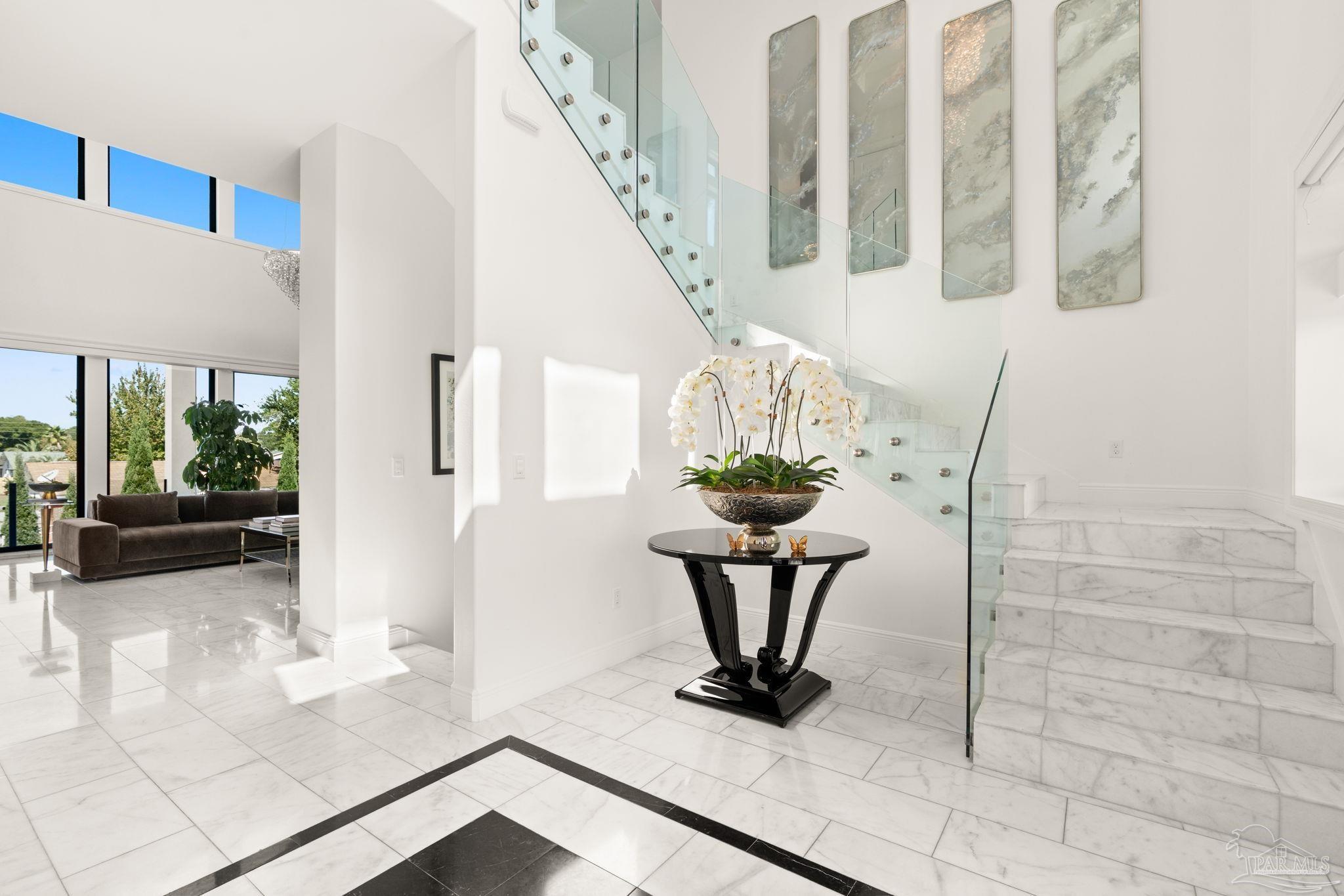 3348 Edgewater Dr
