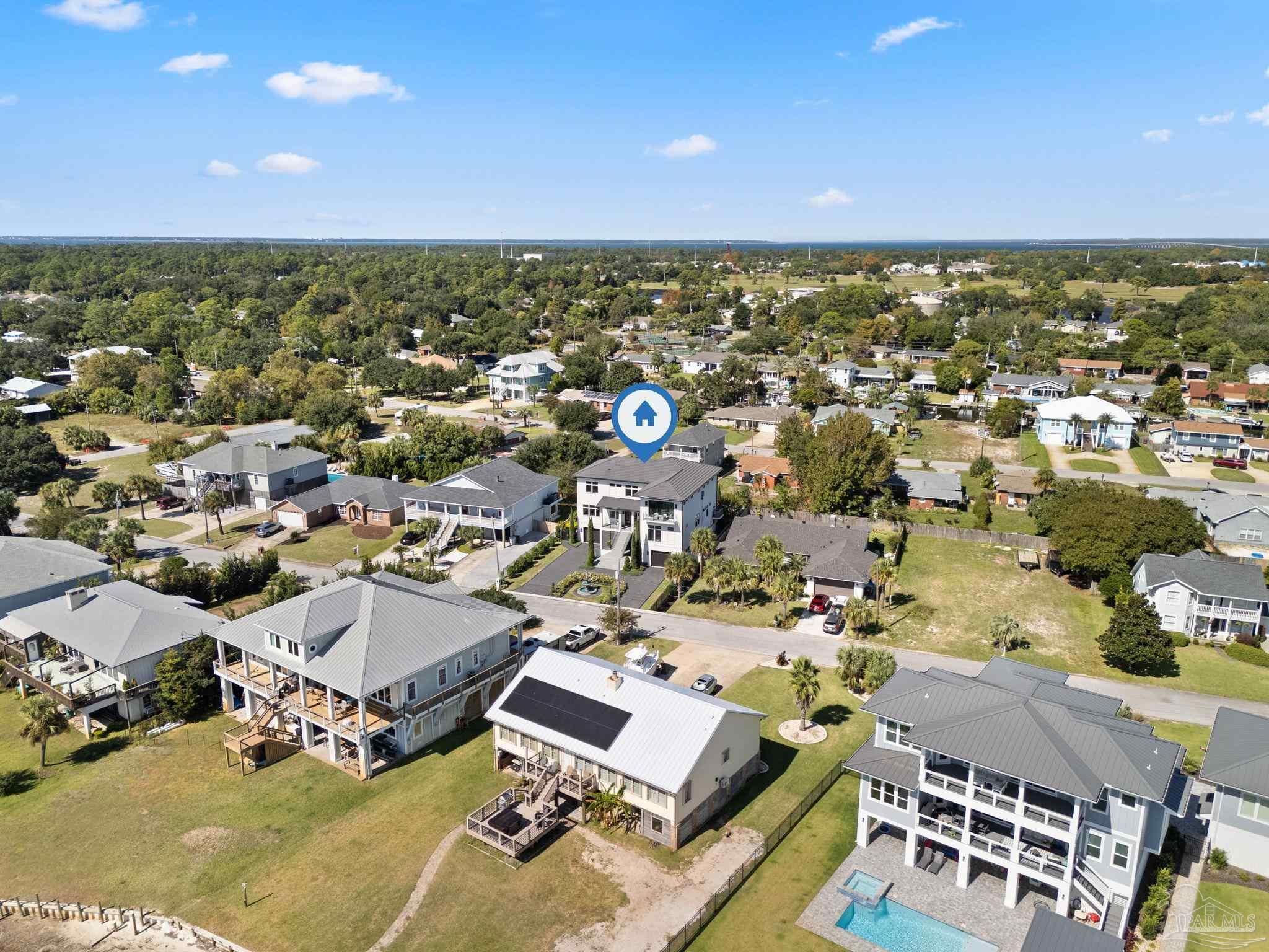 3348 Edgewater Dr