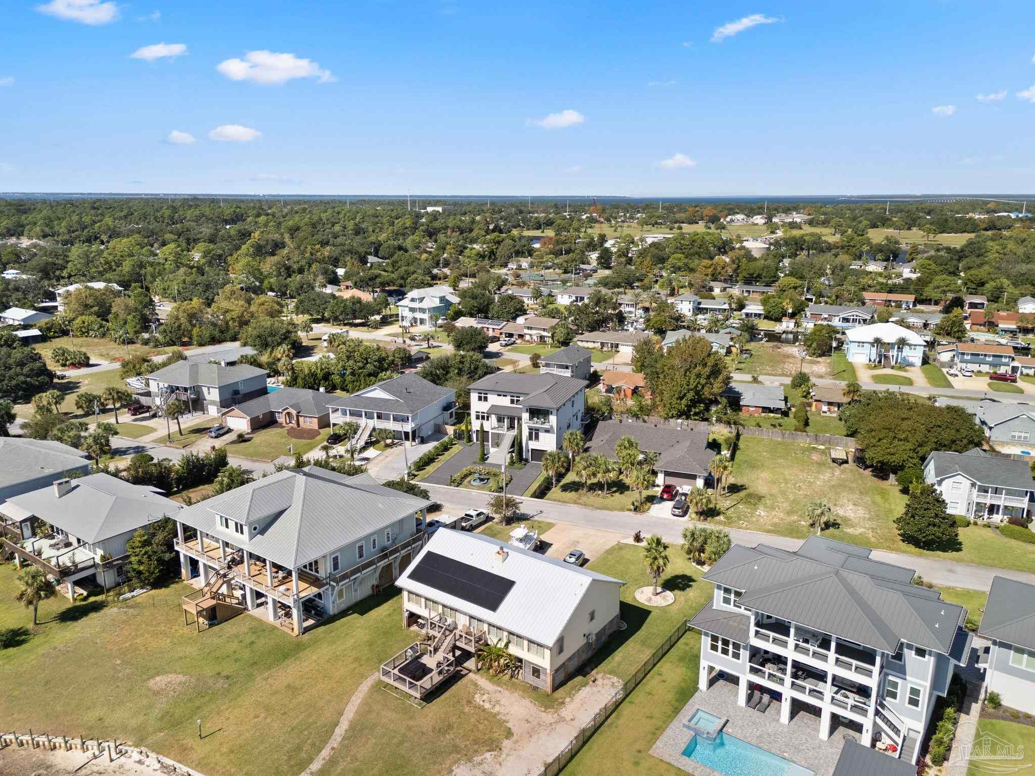 3348 Edgewater Dr