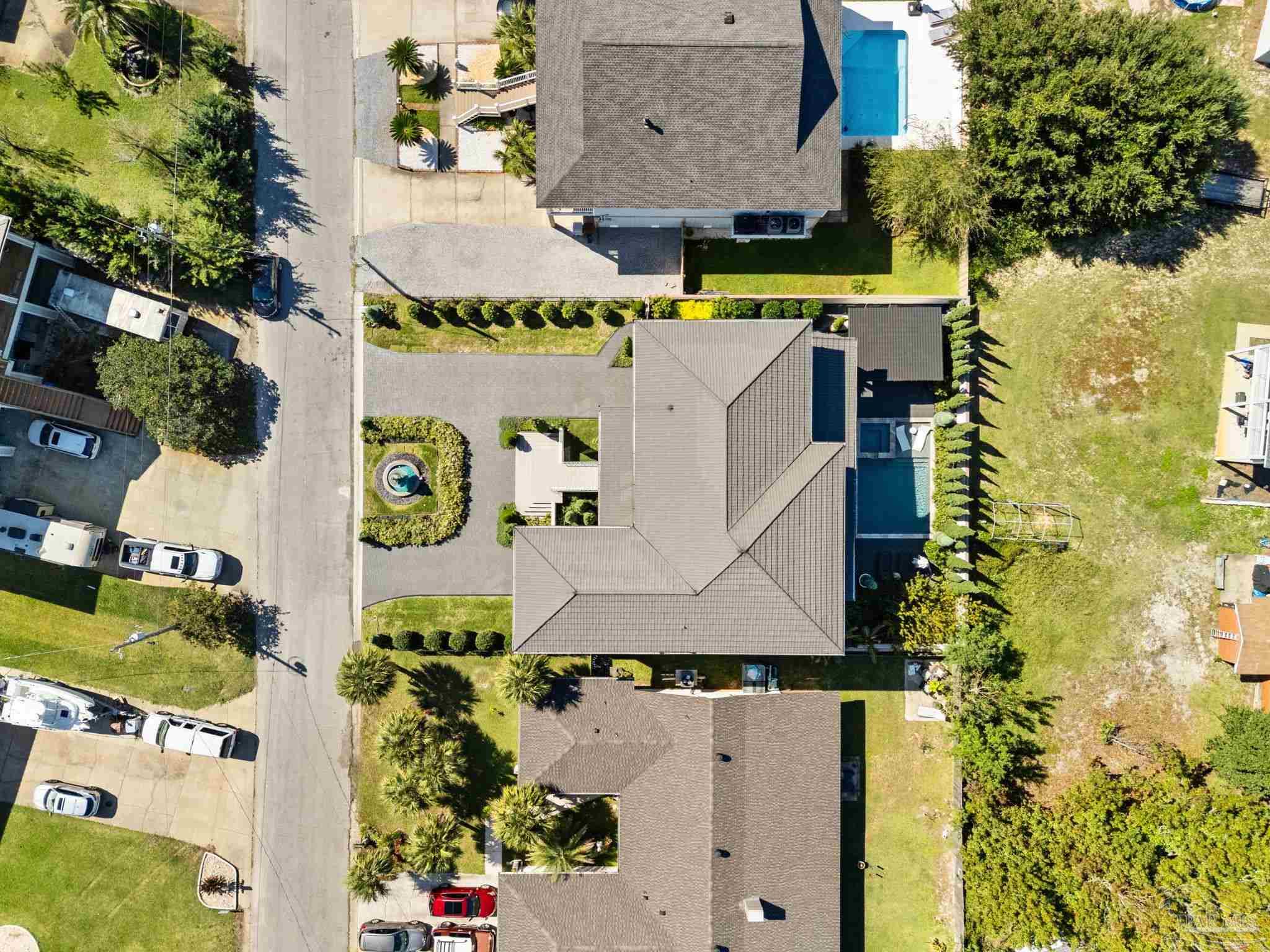 3348 Edgewater Dr