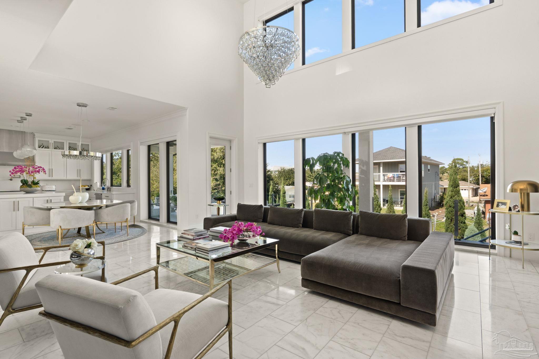 3348 Edgewater Dr