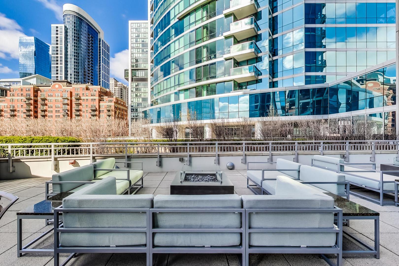 1211 S Prairie Avenue Unit: 603