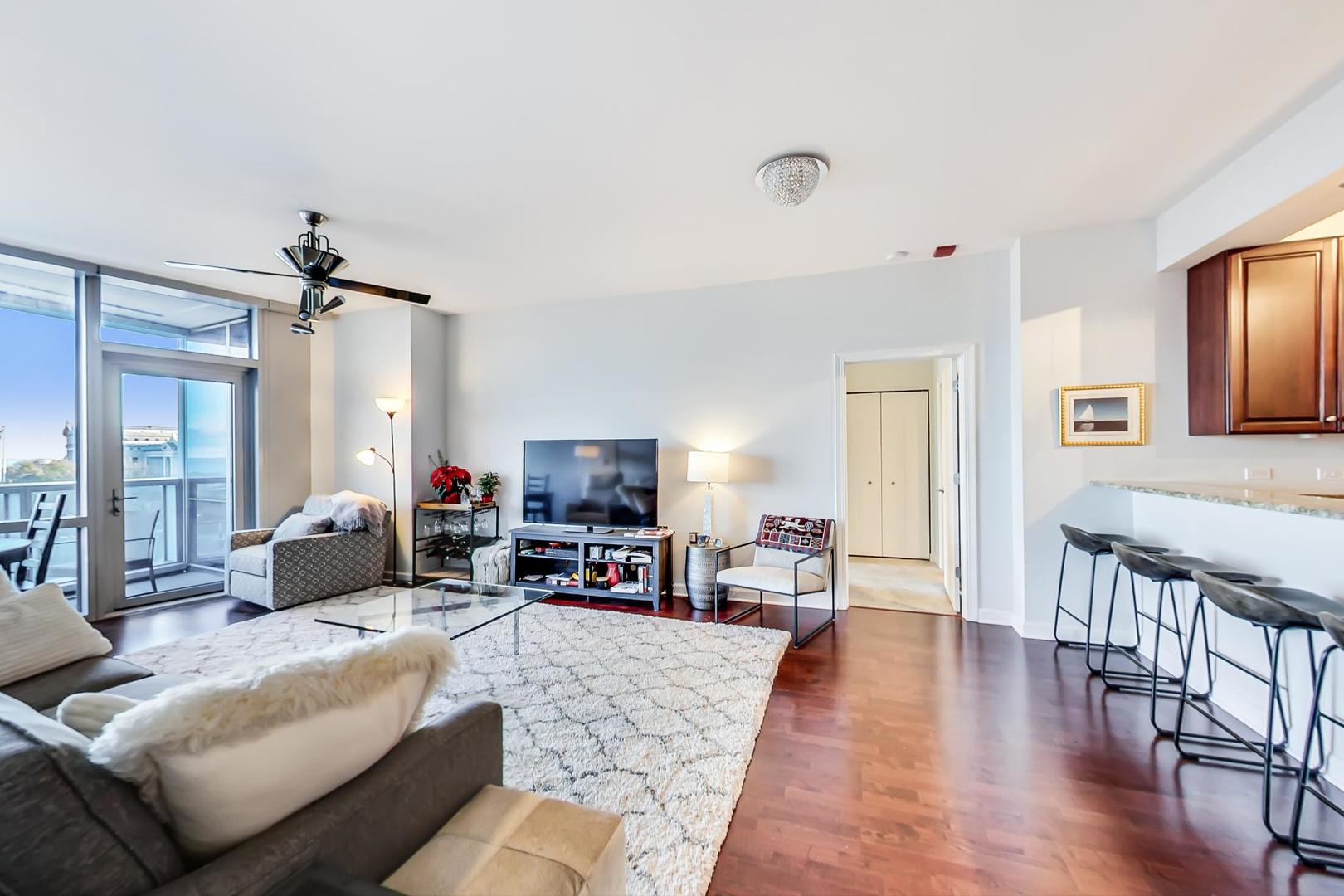 1211 S Prairie Avenue Unit: 603