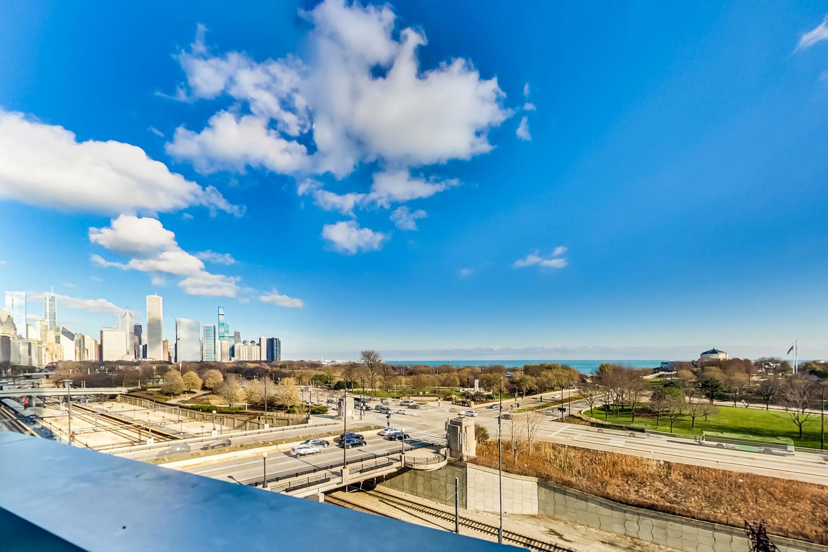 1211 S Prairie Avenue Unit: 603