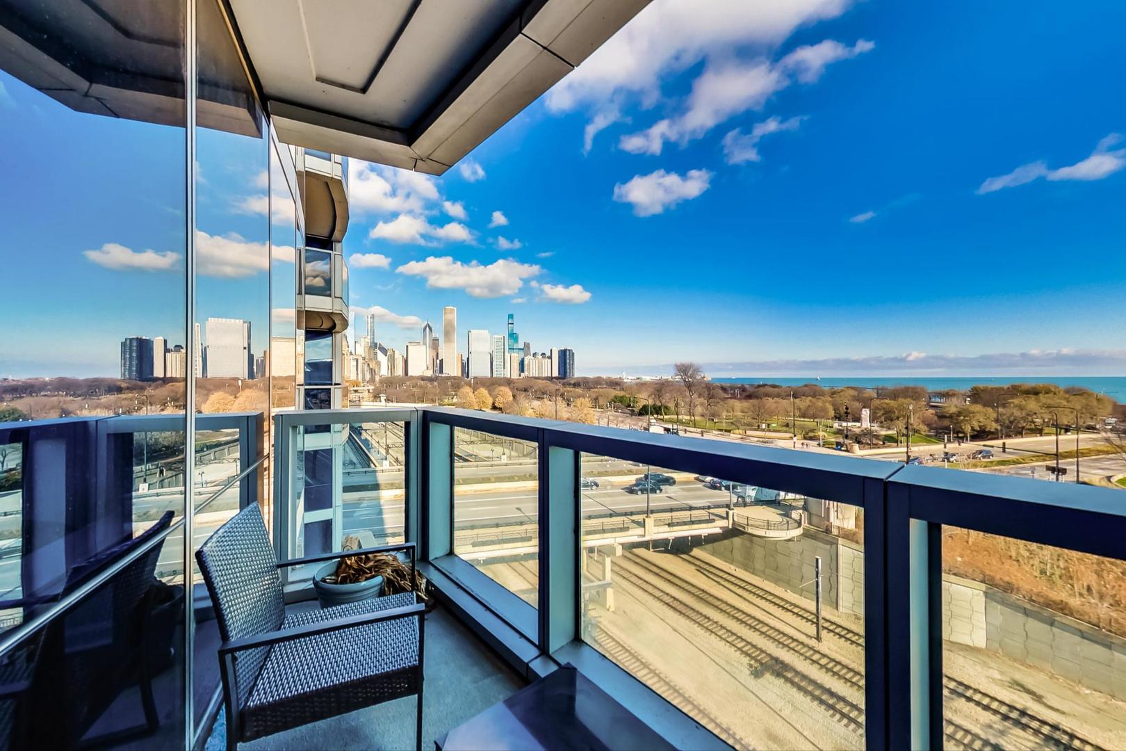 1211 S Prairie Avenue Unit: 603