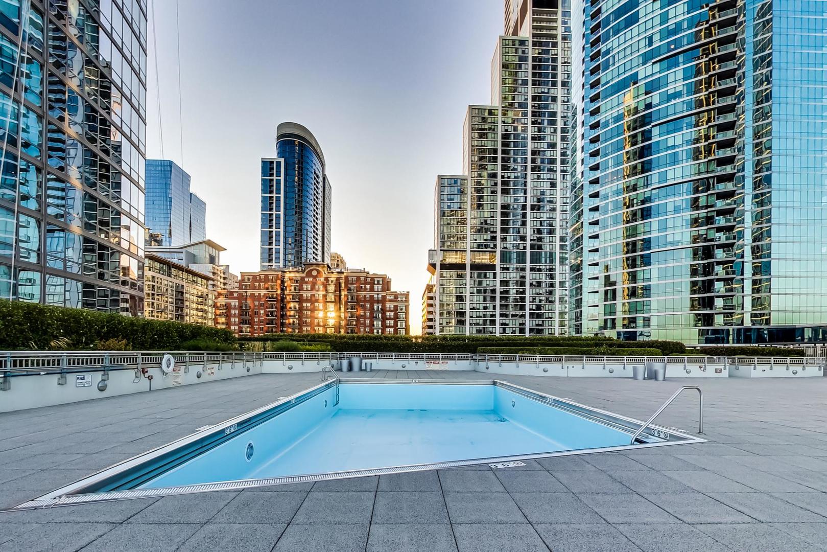 1211 S Prairie Avenue Unit: 603