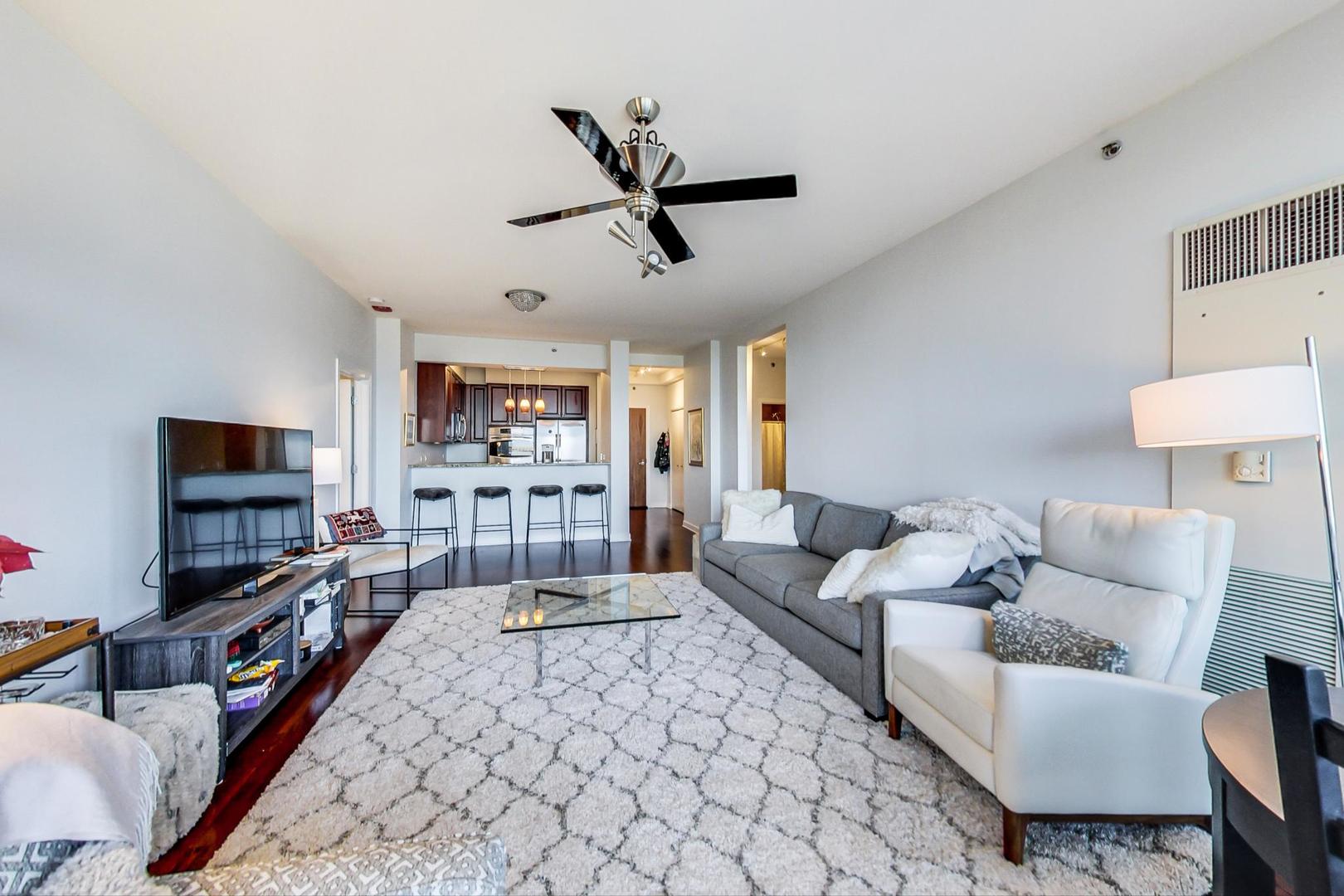 1211 S Prairie Avenue Unit: 603