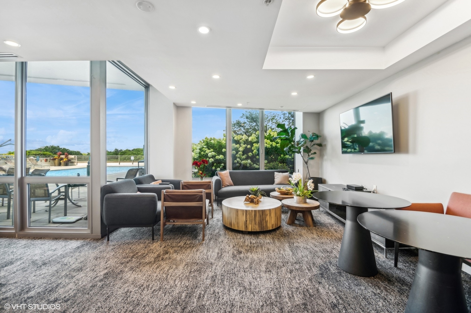1235 S Prairie Avenue Unit: 703