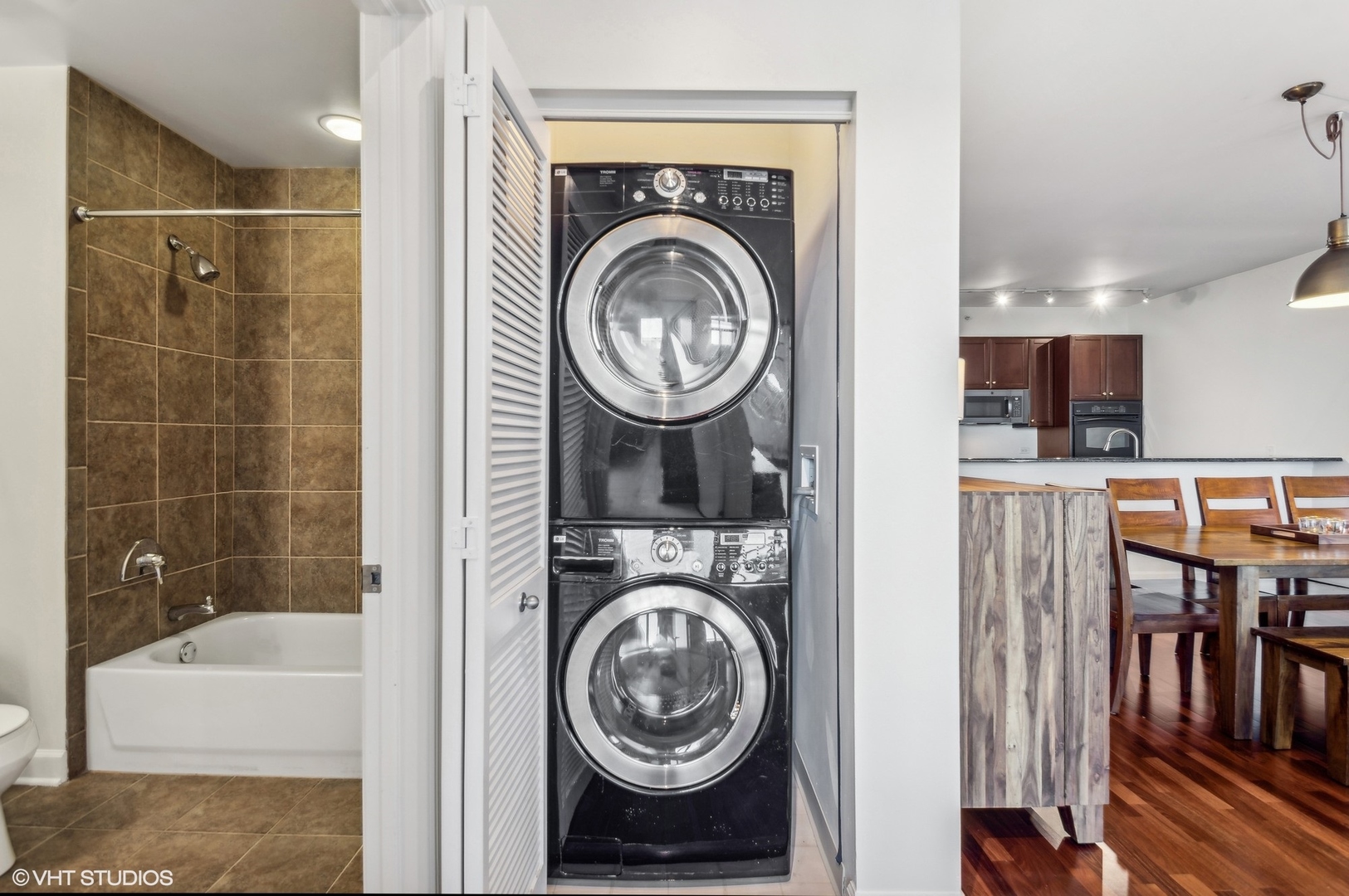 1235 S Prairie Avenue Unit: 703