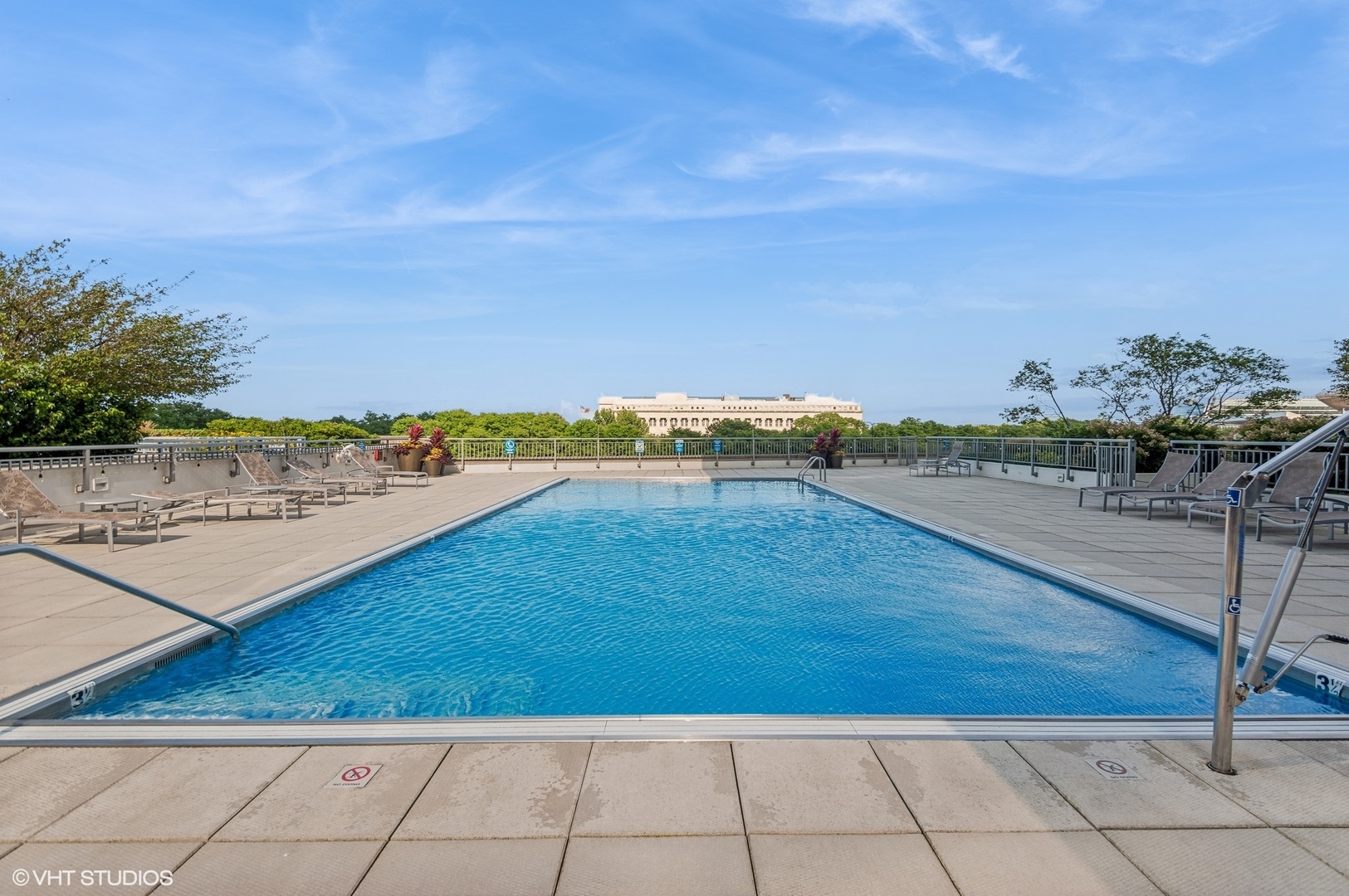 1235 S Prairie Avenue Unit: 703