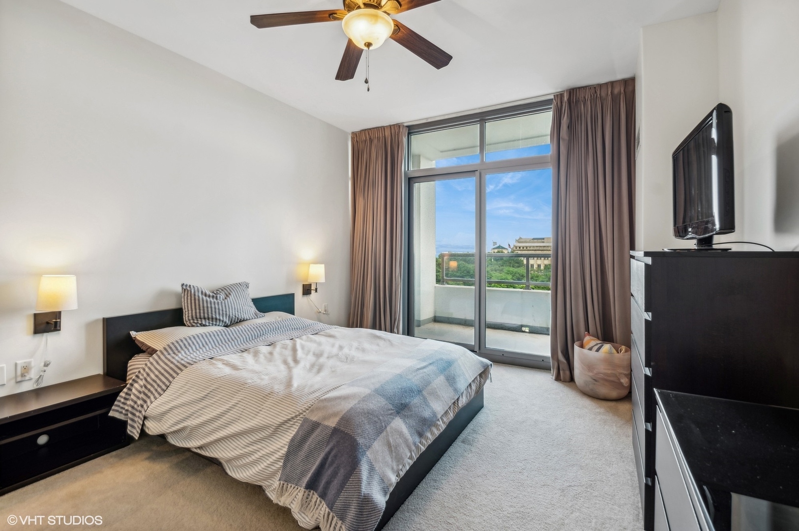 1235 S Prairie Avenue Unit: 703
