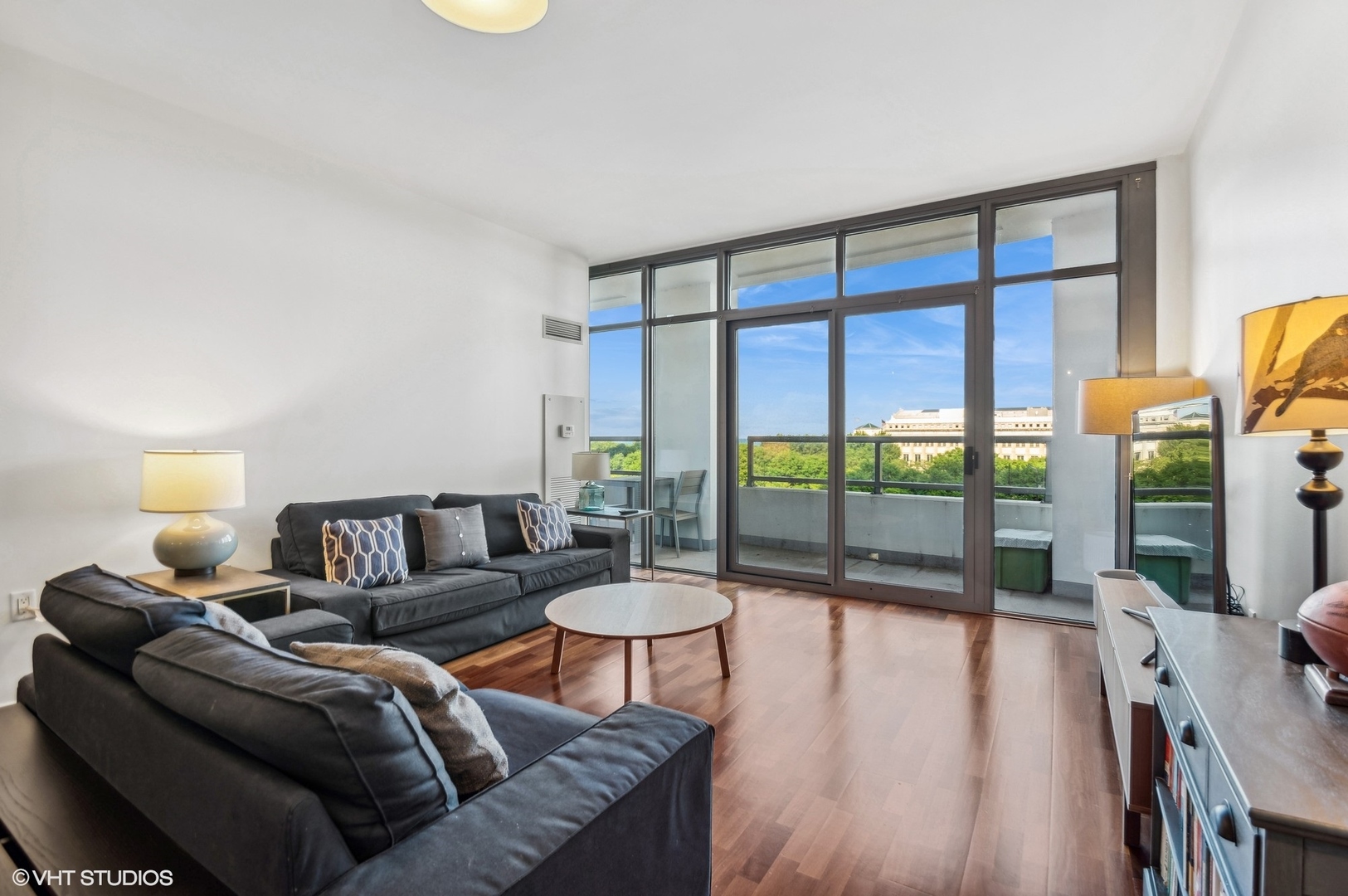 1235 S Prairie Avenue Unit: 703