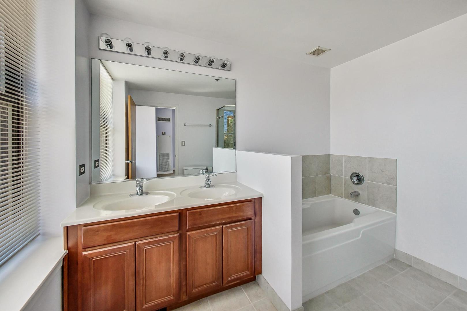 41 E 8th Street Unit: 1807