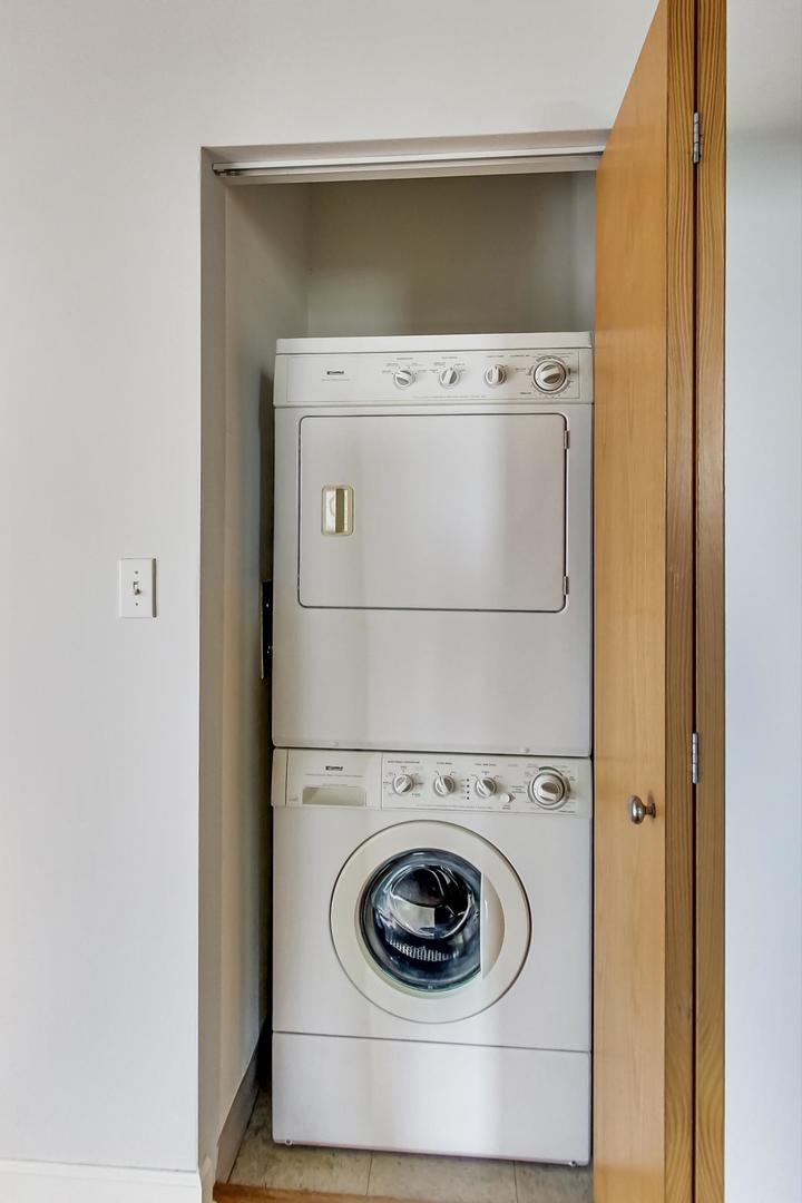 41 E 8th Street Unit: 1807