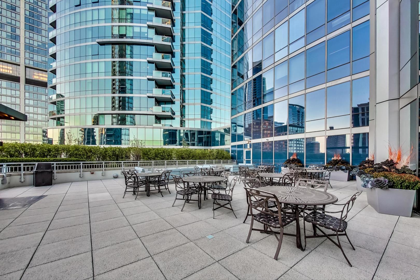 1211 S Prairie Avenue Unit: 2003