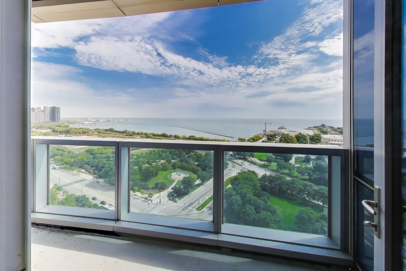 1211 S Prairie Avenue Unit: 2003