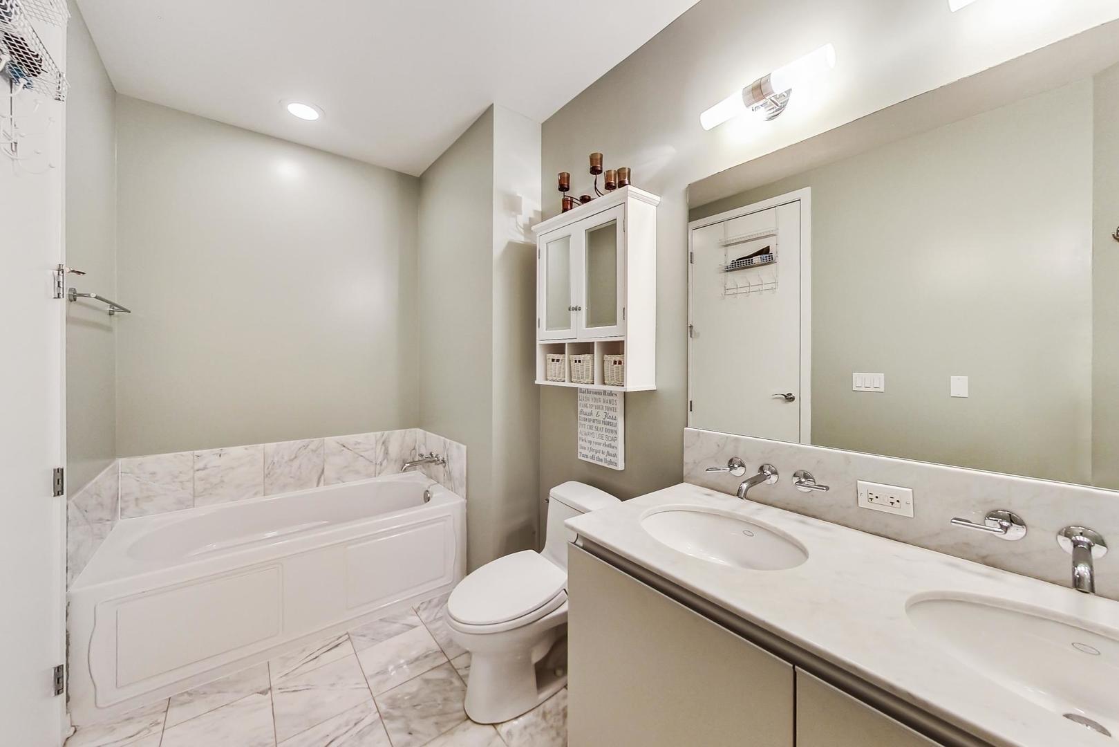 600 N Fairbanks Court Unit: 1607