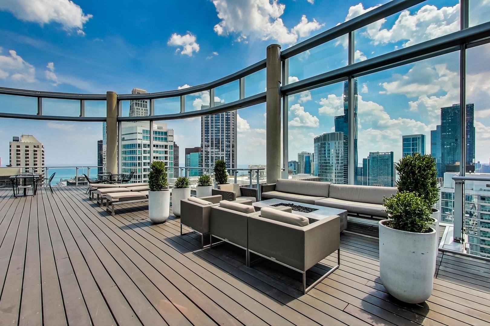 600 N Fairbanks Court Unit: 1607