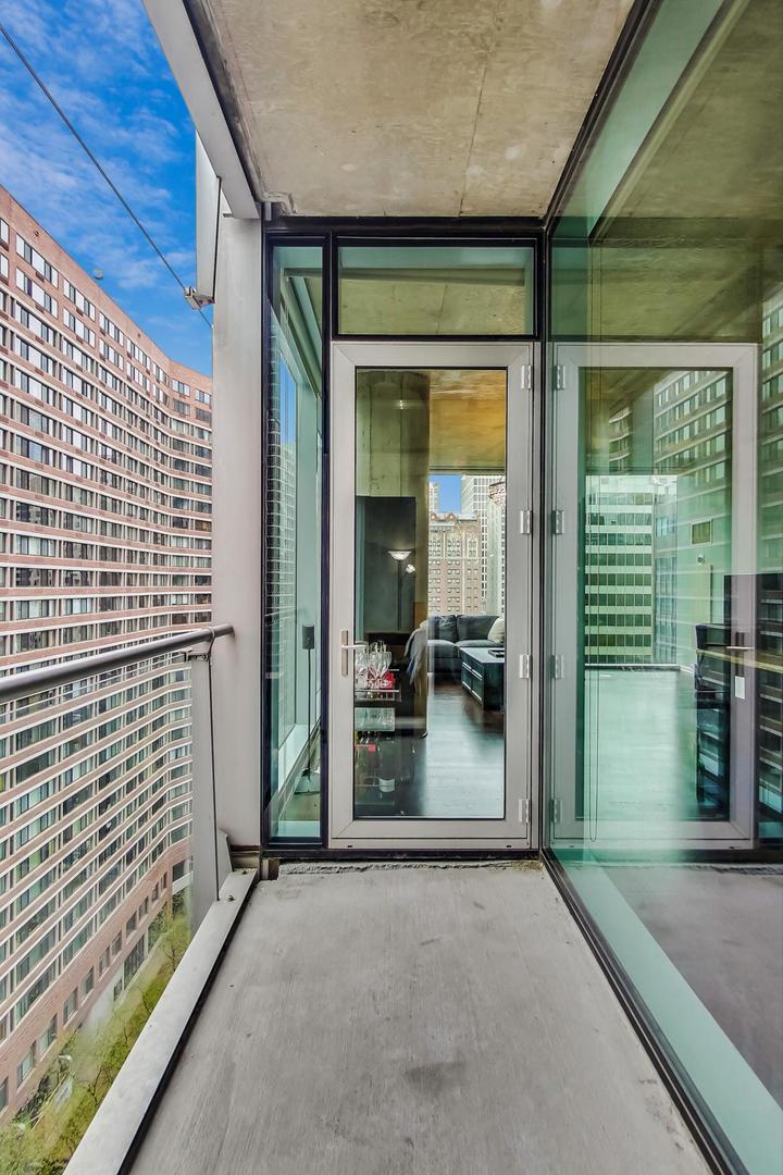 600 N Fairbanks Court Unit: 1607