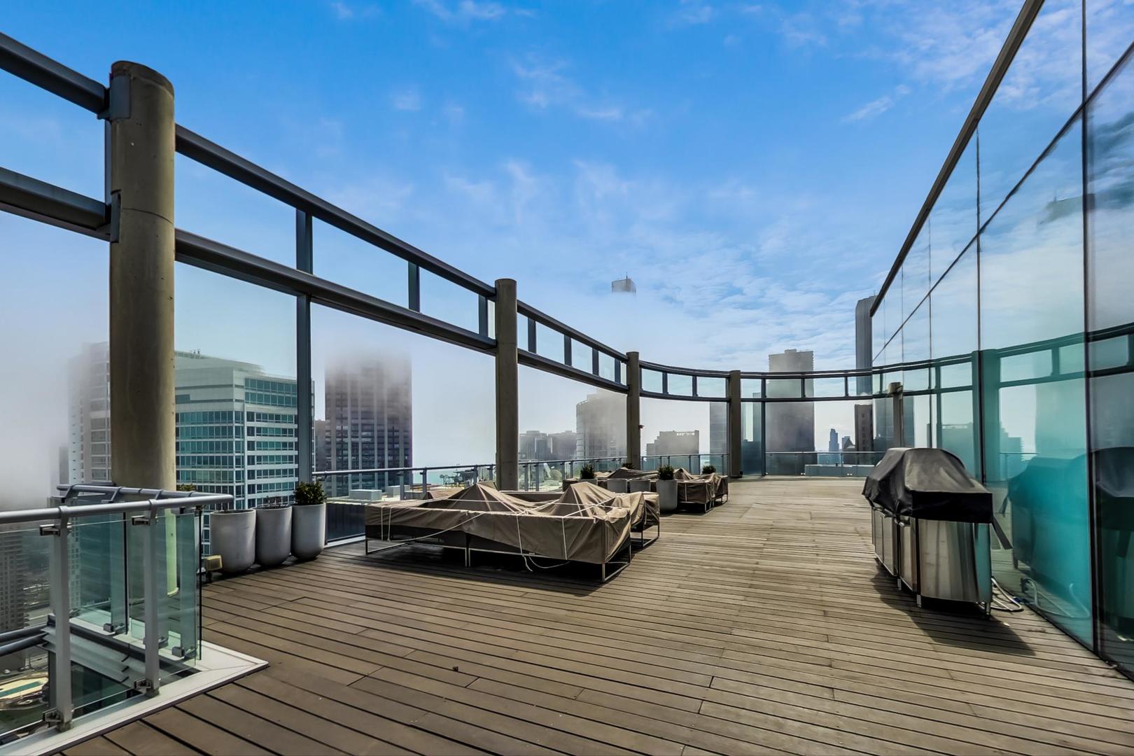 600 N Fairbanks Court Unit: 1607