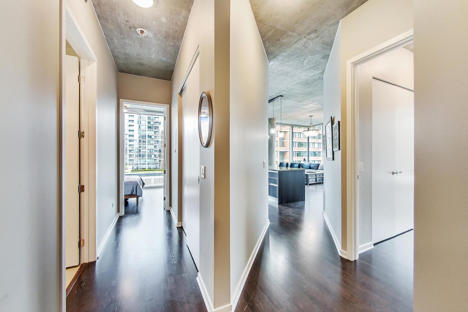 600 N Fairbanks Court Unit: 1607