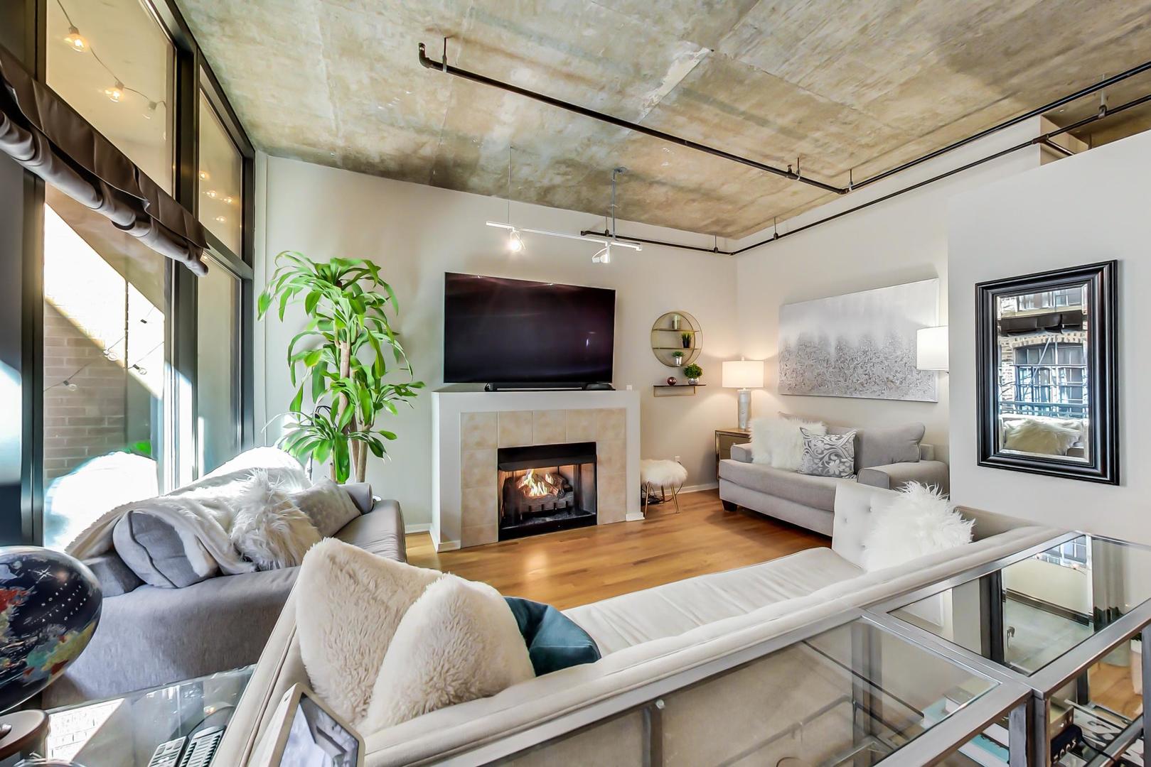 520 S STATE Street Unit: 616