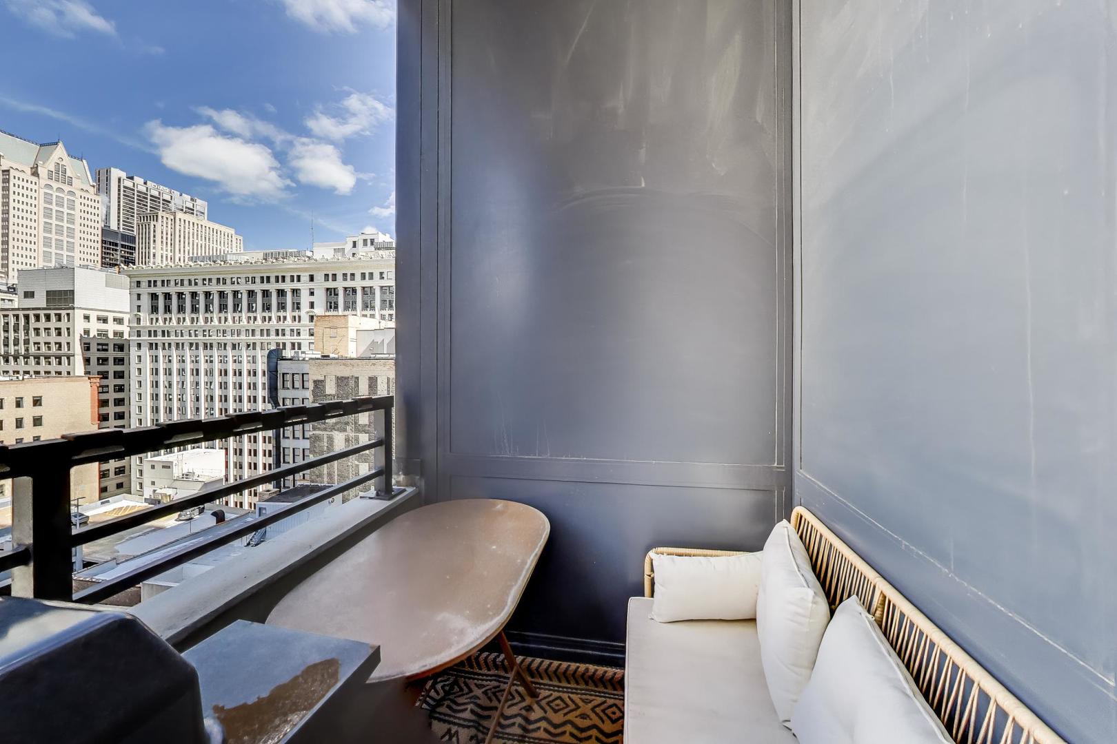 235 W VAN BUREN Street Unit: 2017