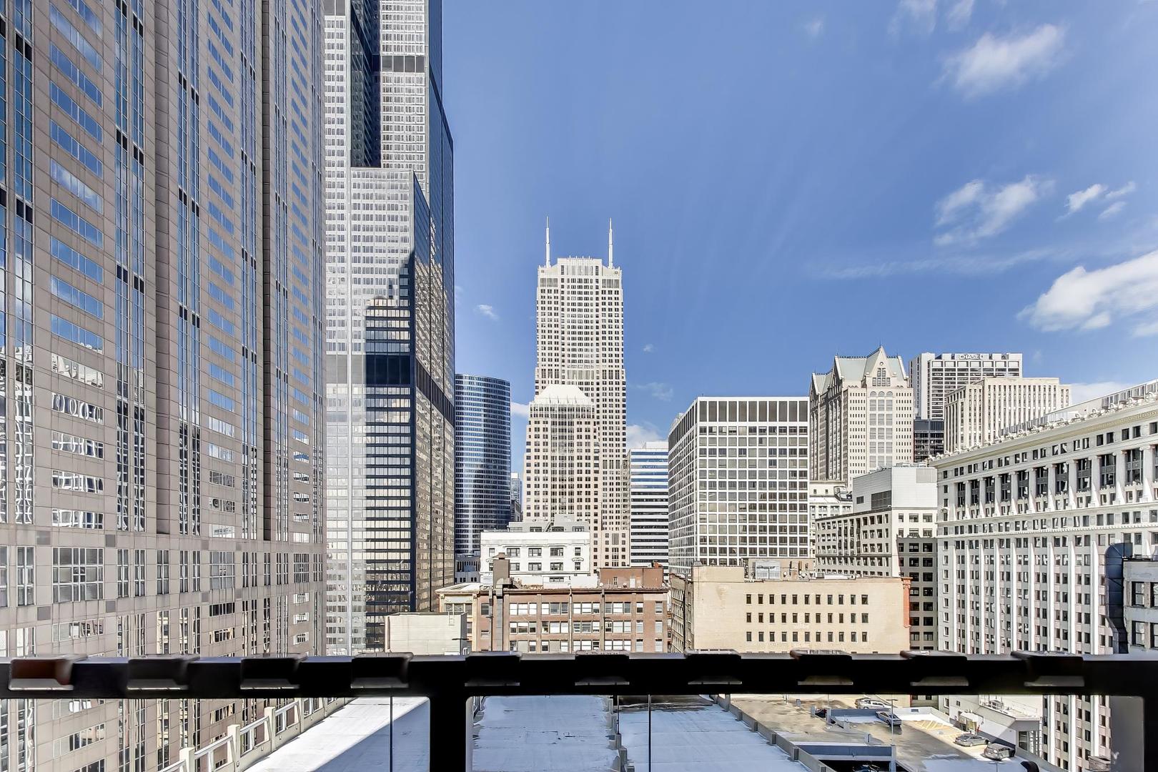 235 W VAN BUREN Street Unit: 2017