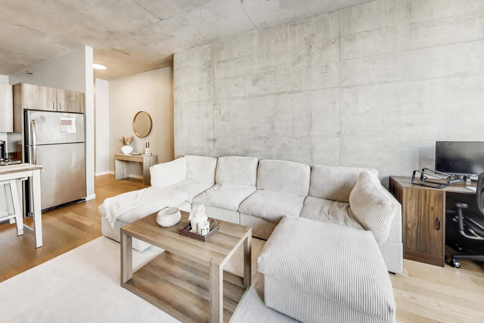 235 W VAN BUREN Street Unit: 2017