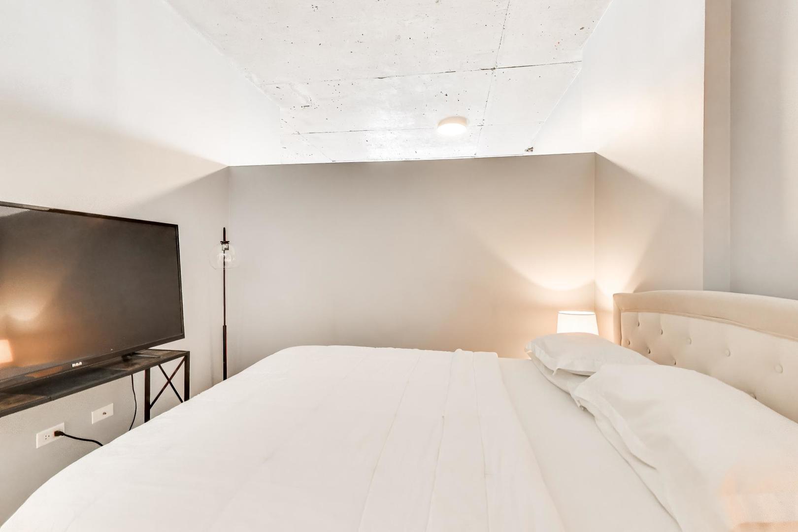 235 W VAN BUREN Street Unit: 2017