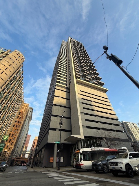 235 W VAN BUREN Street Unit: 2017