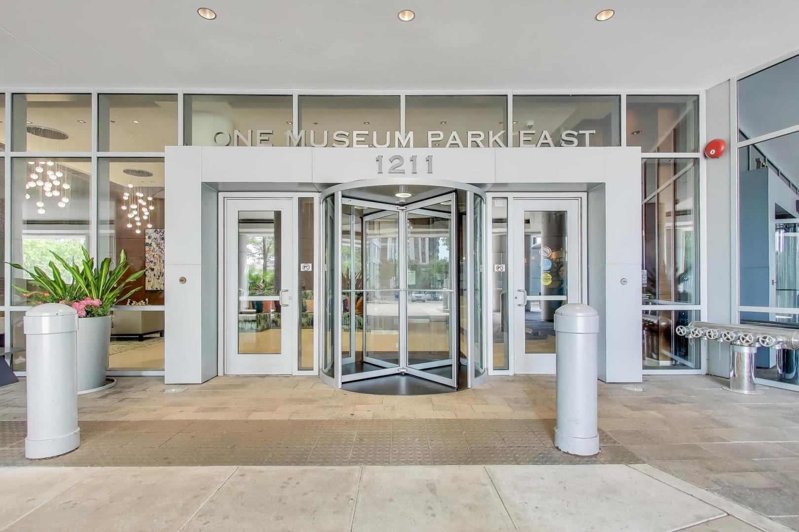 1211 S Prairie Avenue Unit: 2003