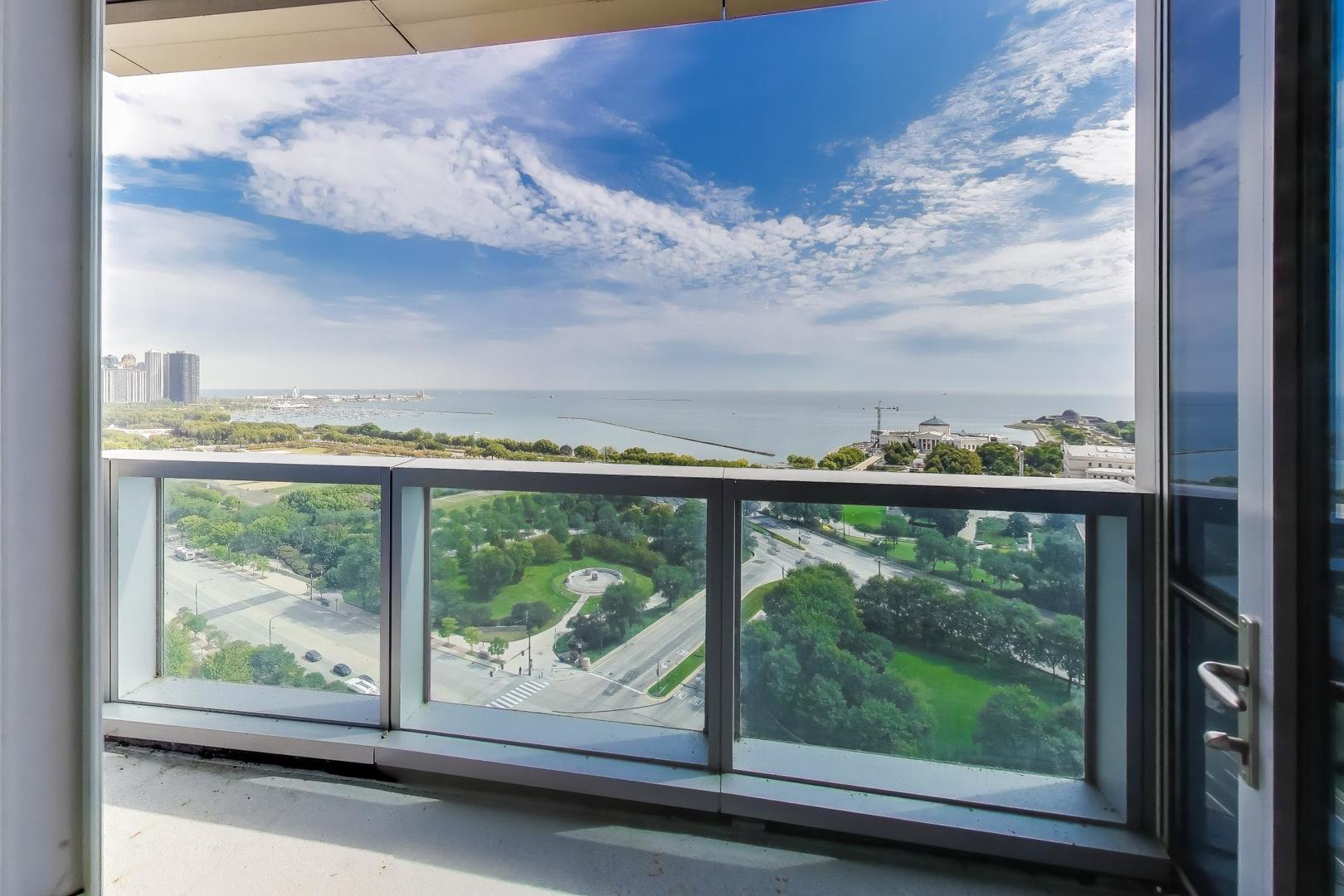 1211 S Prairie Avenue Unit: 2003