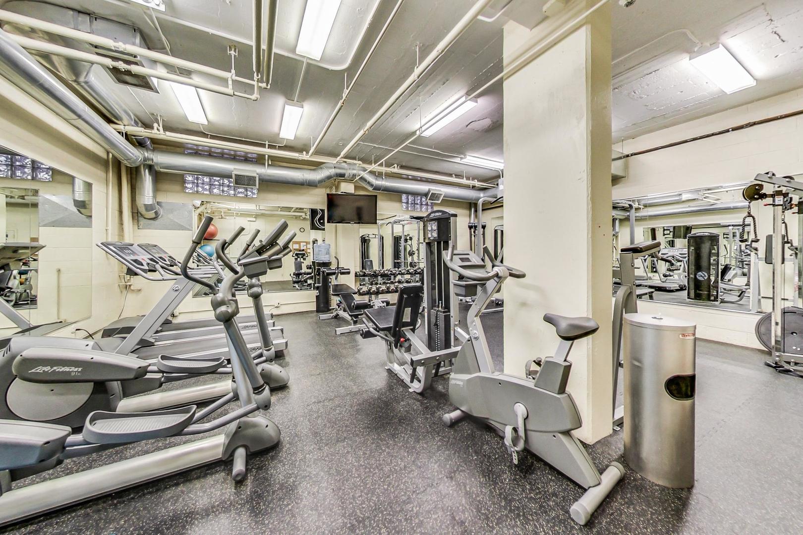 2300 N Commonwealth Avenue Unit: 2C