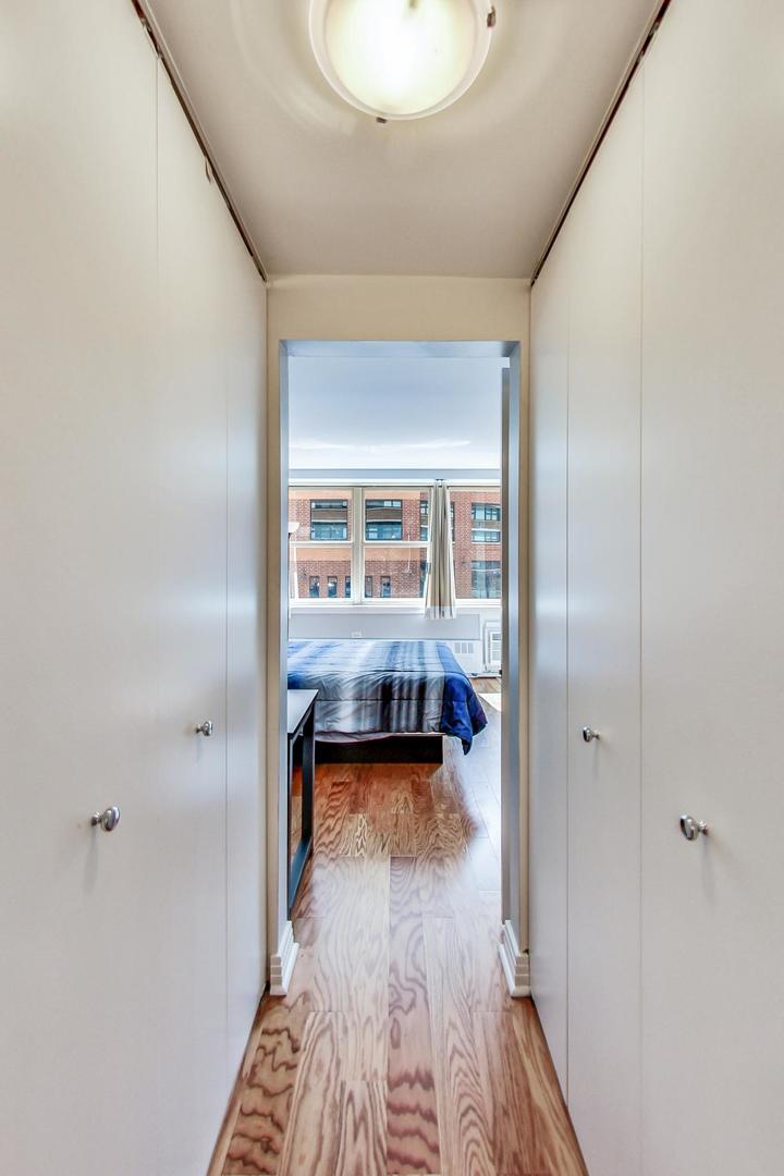 2300 N Commonwealth Avenue Unit: 2C