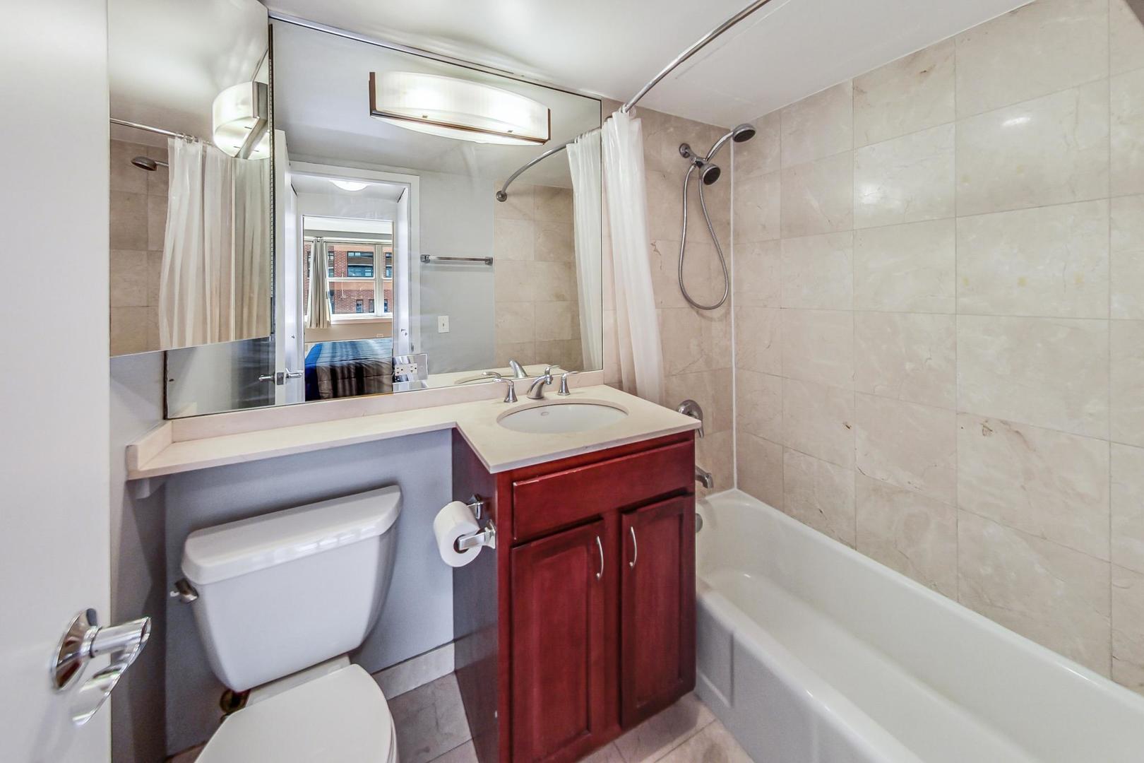 2300 N Commonwealth Avenue Unit: 2C
