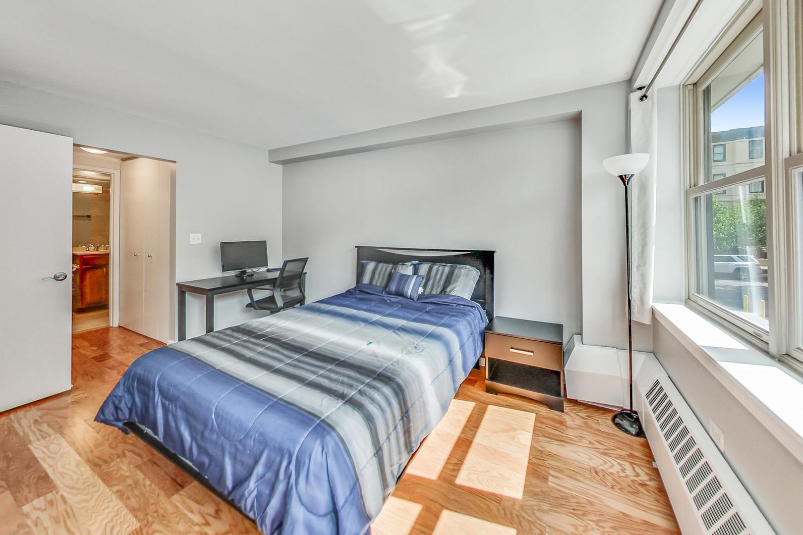 2300 N Commonwealth Avenue Unit: 2C