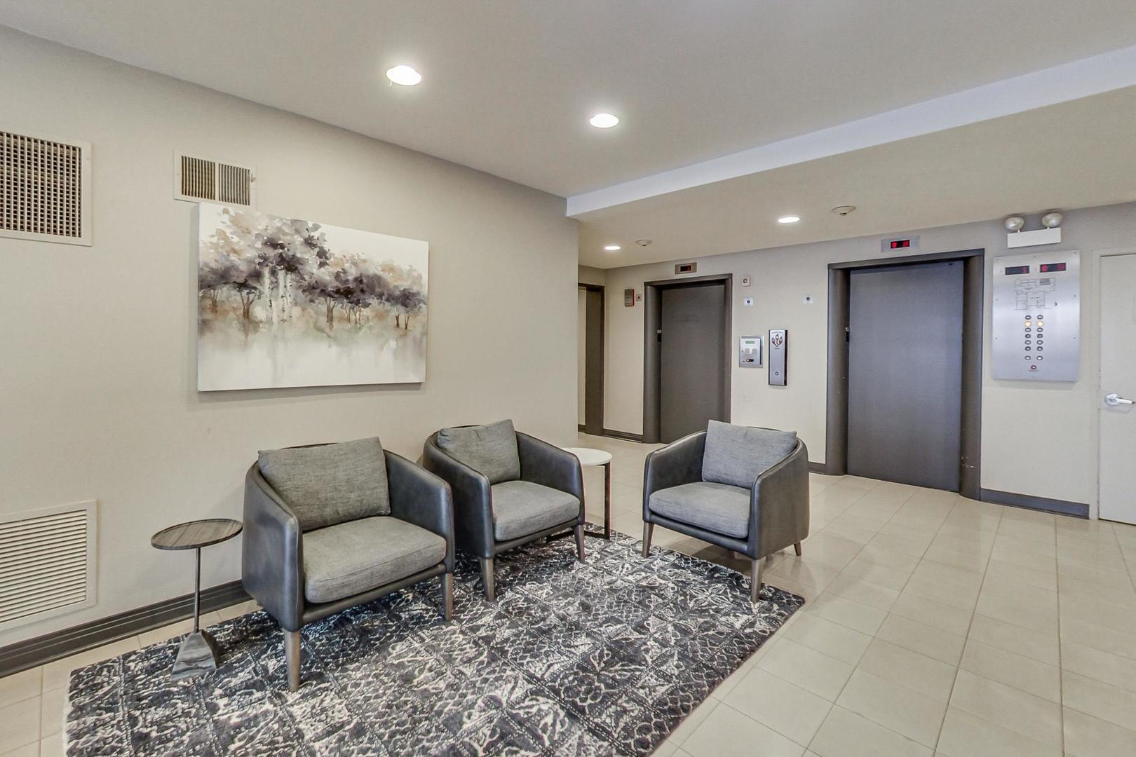 2300 N Commonwealth Avenue Unit: 2C