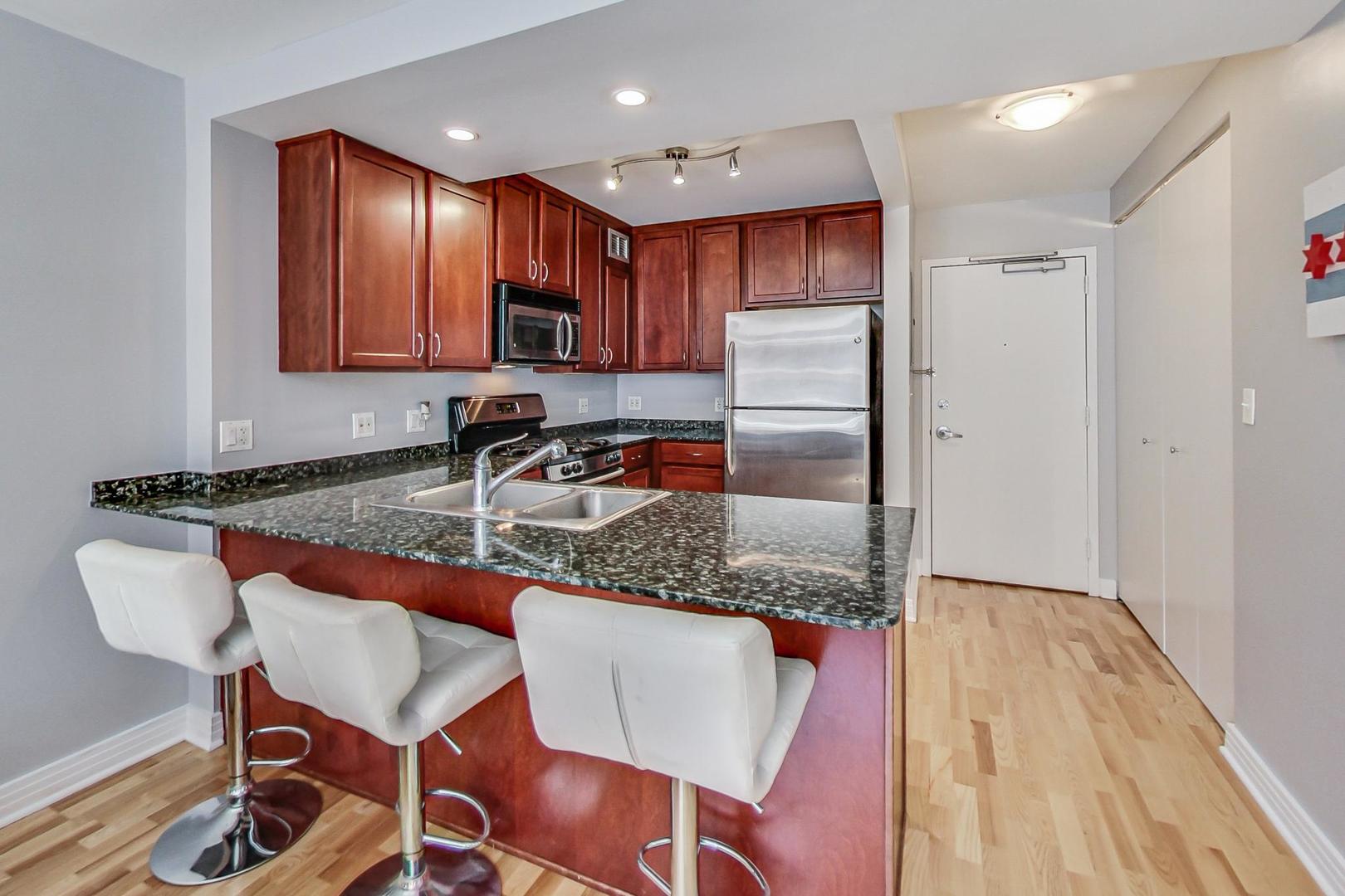 2300 N Commonwealth Avenue Unit: 2C