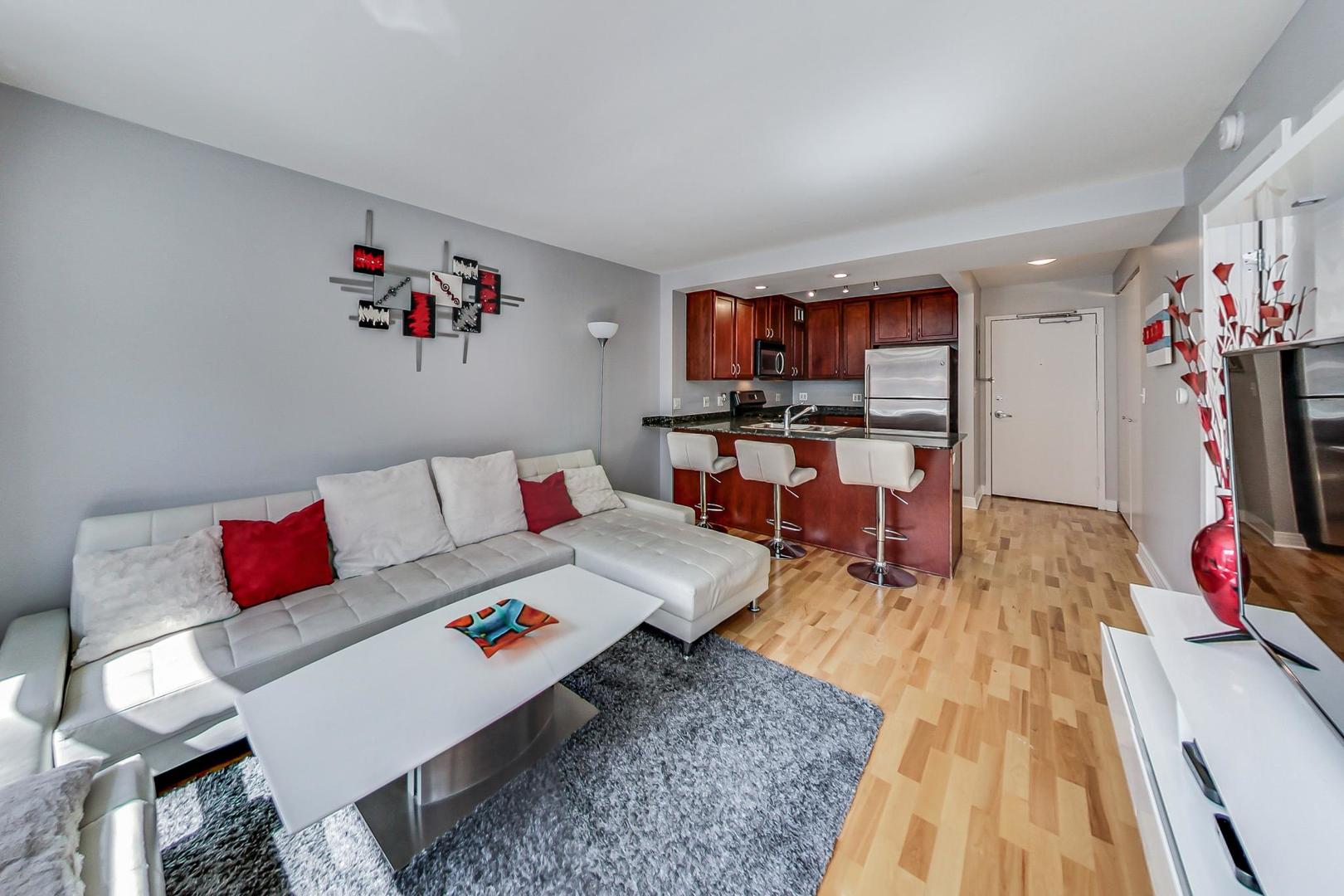 2300 N Commonwealth Avenue Unit: 2C