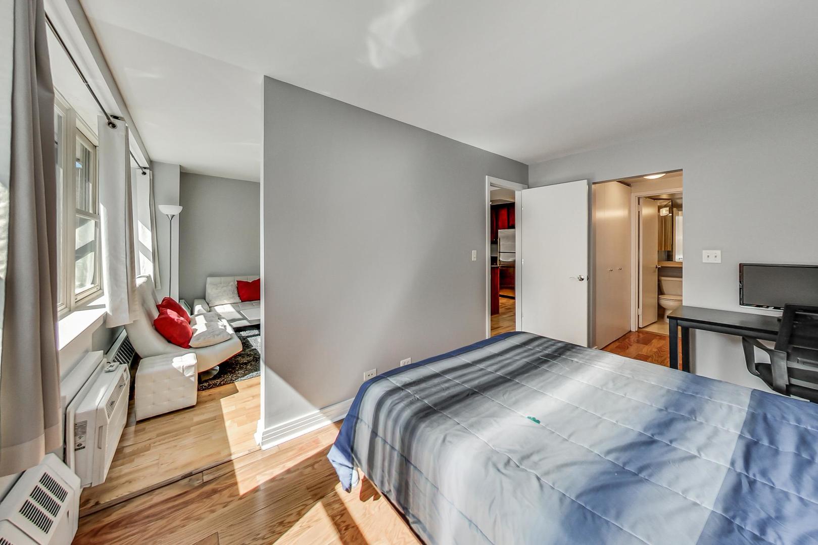2300 N Commonwealth Avenue Unit: 2C