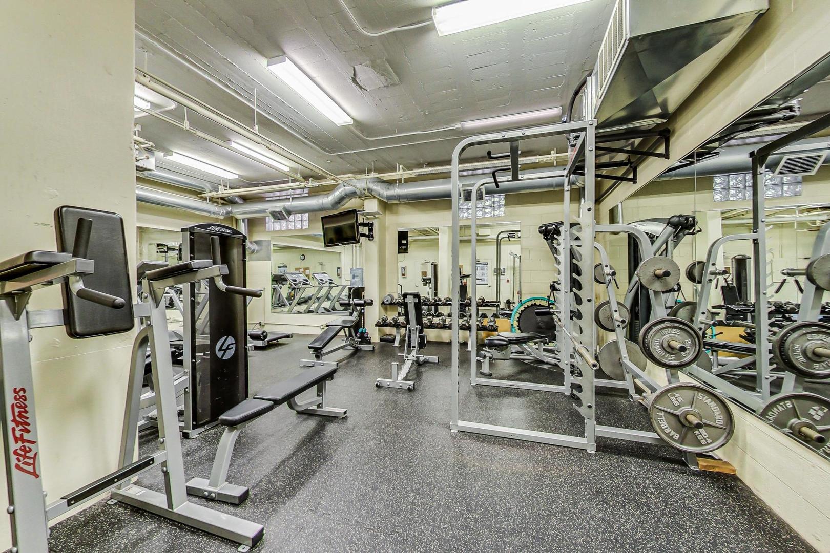 2300 N Commonwealth Avenue Unit: 2C