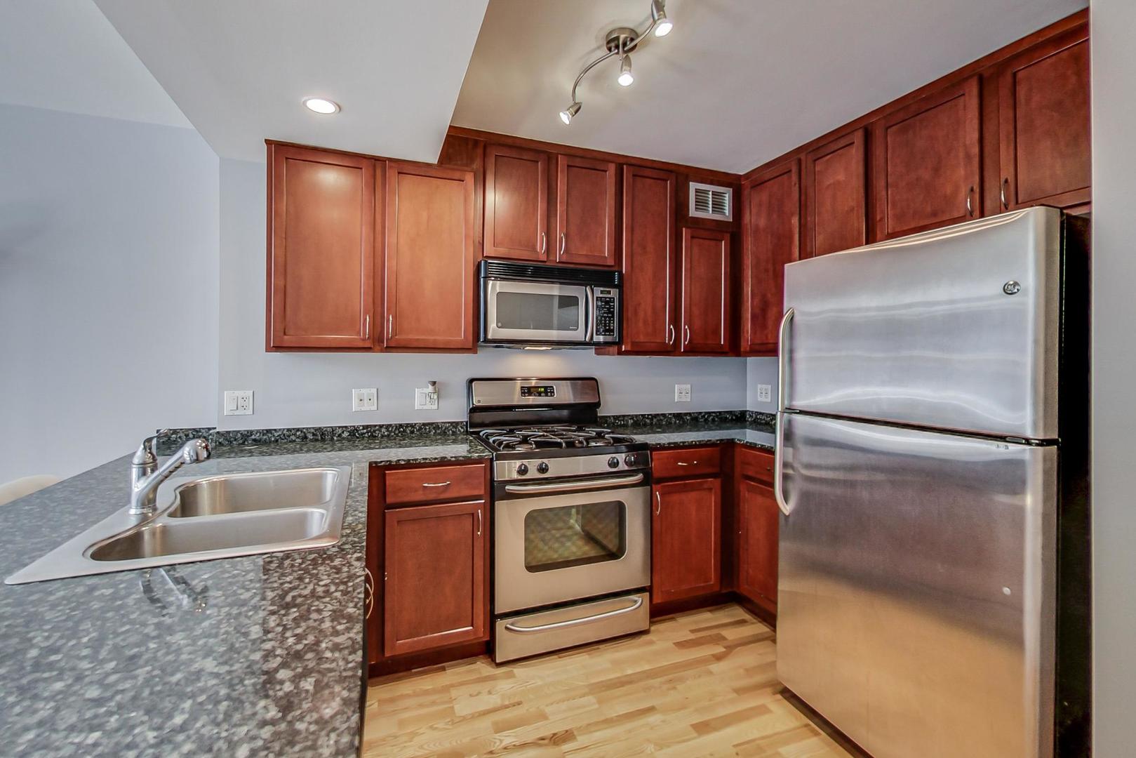 2300 N Commonwealth Avenue Unit: 2C