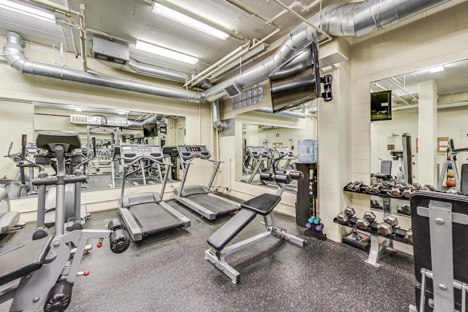 2300 N Commonwealth Avenue Unit: 2C